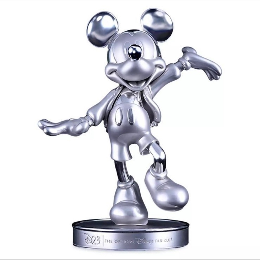 Gold Member Collector Set 2023 Mickey Mouse “Leader of the Club”